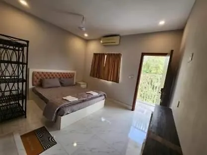 Hotel Babylon Angkor *